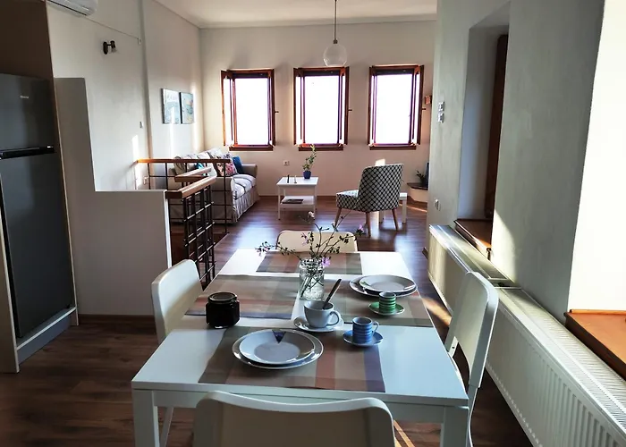 Sunlight Stonehouse * Afétai